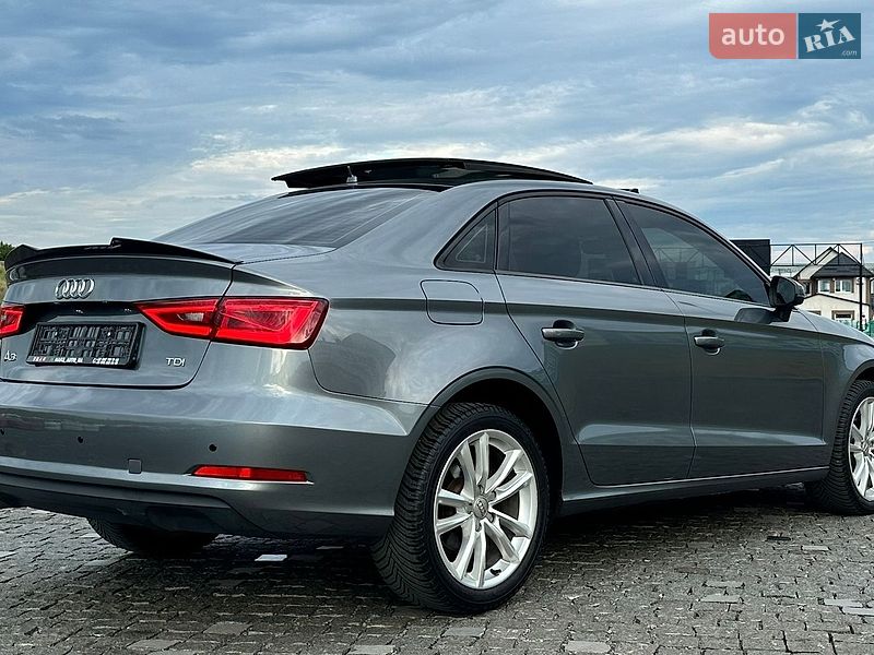 Седан Audi A3 2015 в Ровно