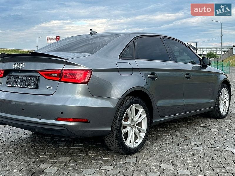 Седан Audi A3 2015 в Ровно