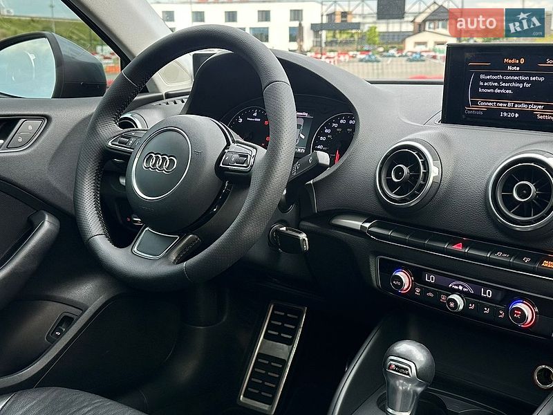 Седан Audi A3 2015 в Ровно