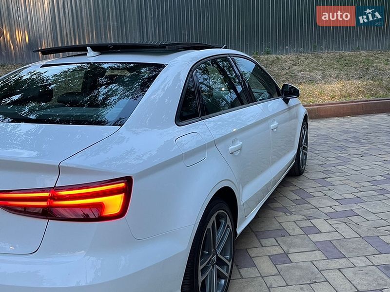 Седан Audi A3 2017 в Кременчуге