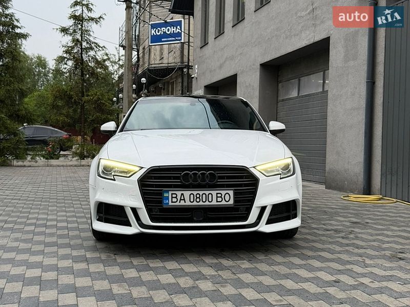 Седан Audi A3 2018 в Киеве