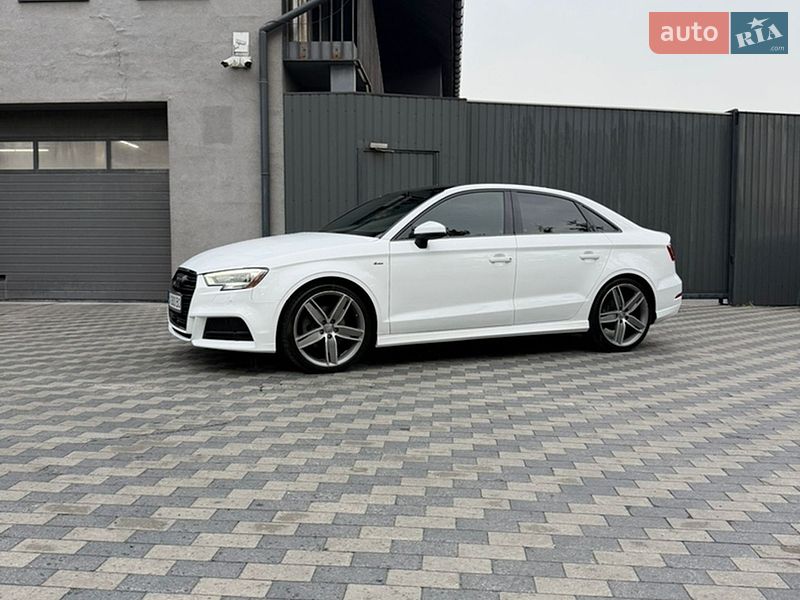 Седан Audi A3 2018 в Киеве