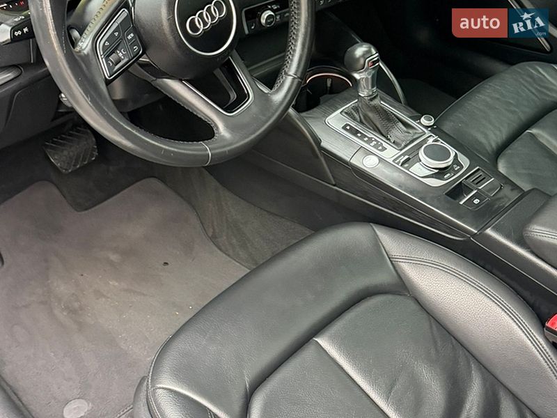 Седан Audi A3 2018 в Киеве