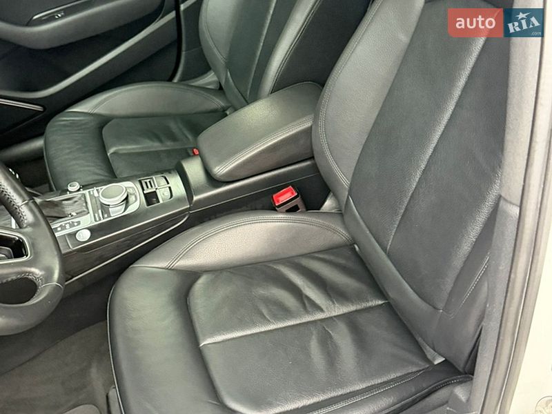 Седан Audi A3 2018 в Киеве