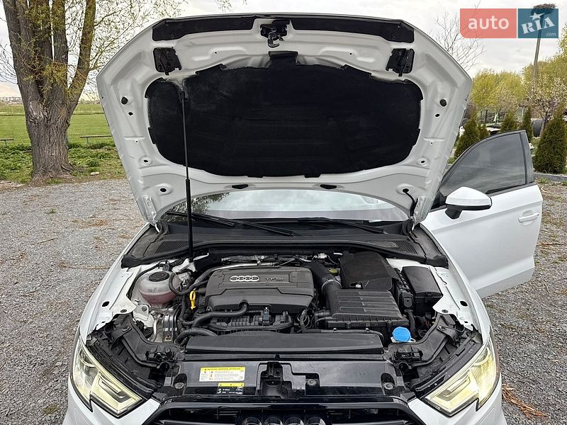Седан Audi A3 2019 в Ровно