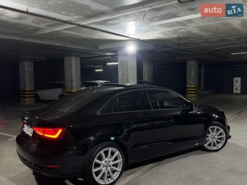 Седан Audi A3 2015 в Львові