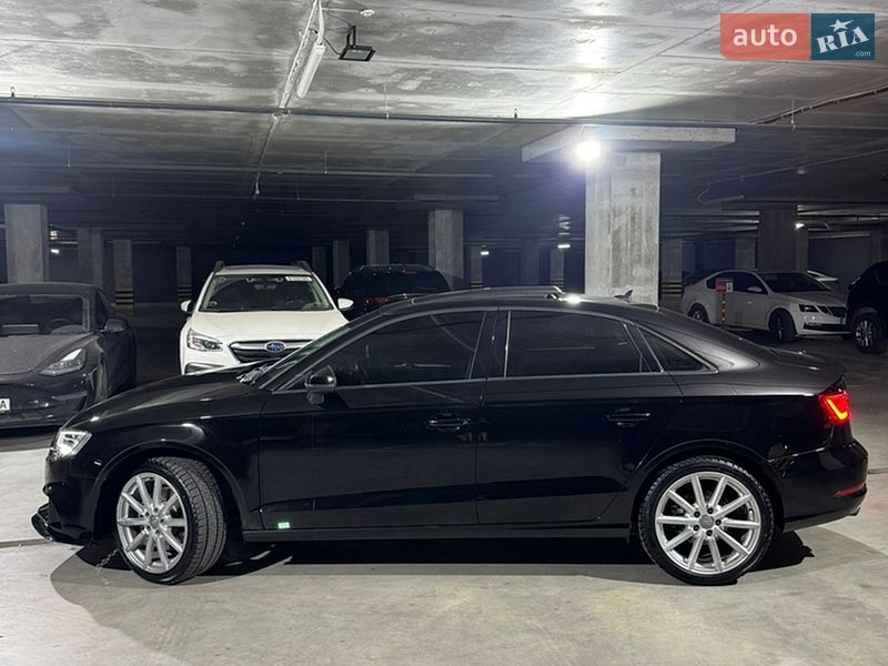 Седан Audi A3 2015 в Львові
