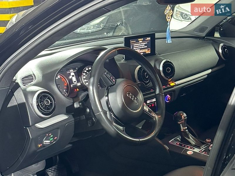 Седан Audi A3 2015 в Львові