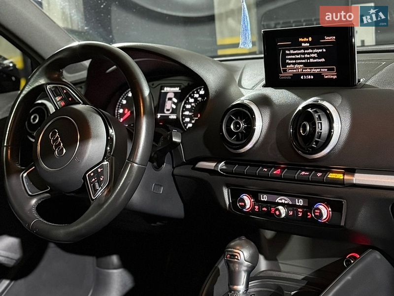 Седан Audi A3 2015 в Львові