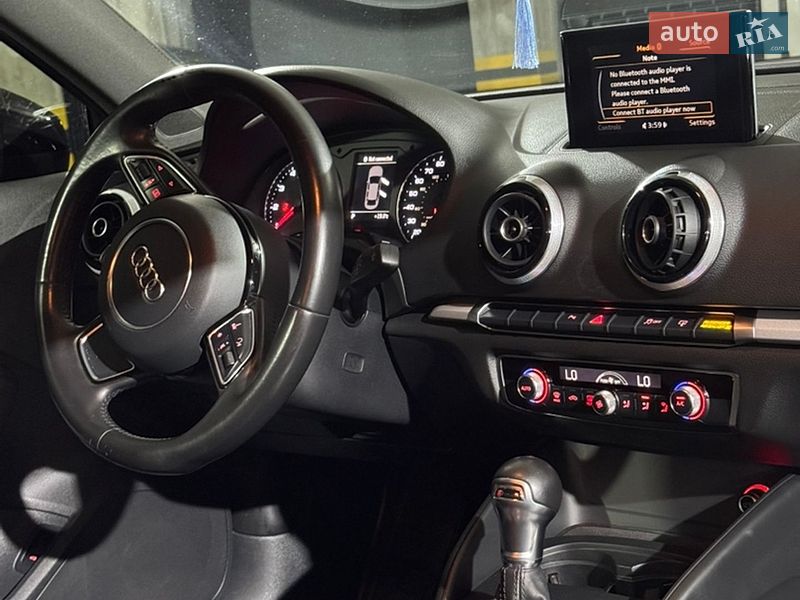 Седан Audi A3 2015 в Львові