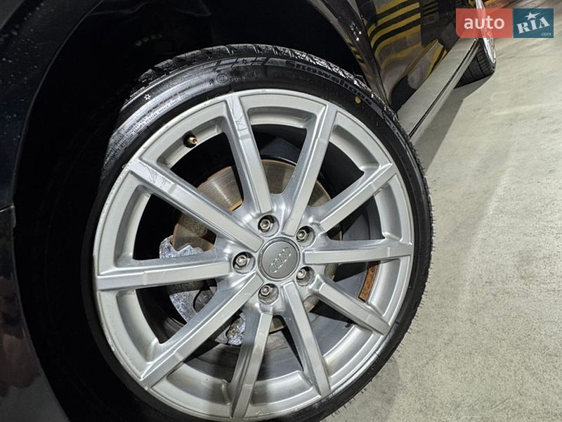 Седан Audi A3 2015 в Львові