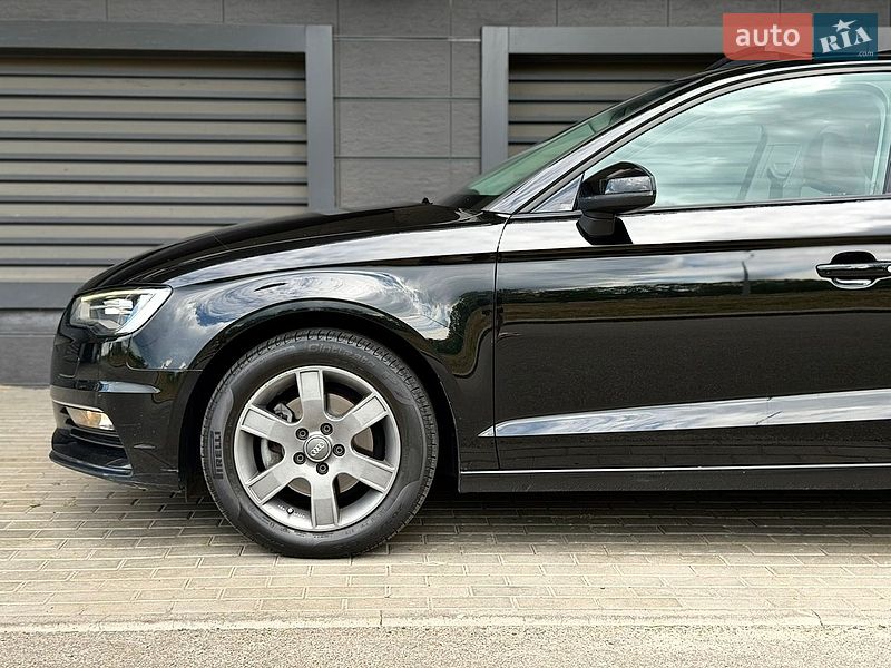 Седан Audi A3 2016 в Киеве