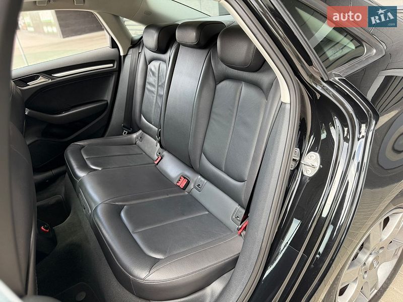Седан Audi A3 2016 в Киеве