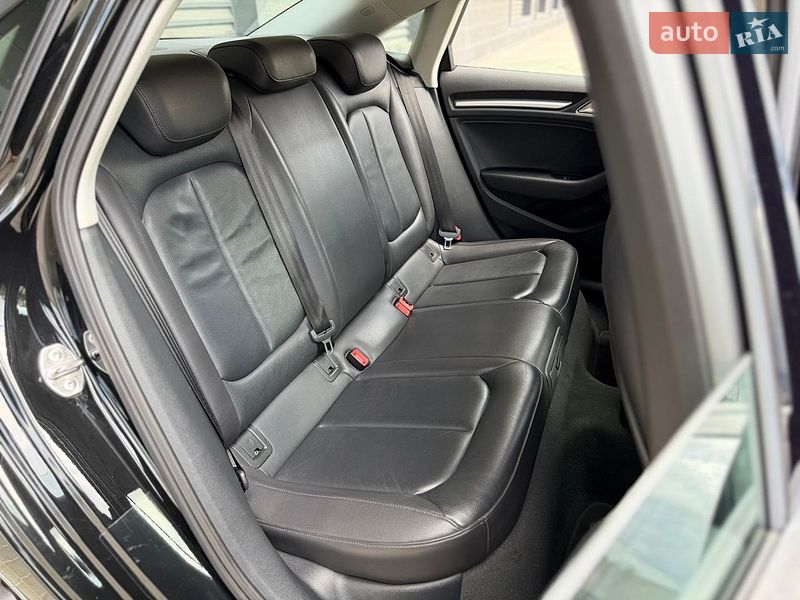 Седан Audi A3 2016 в Киеве