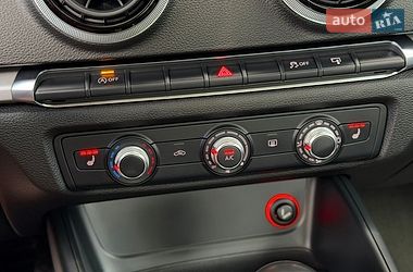Седан Audi A3 2016 в Киеве
