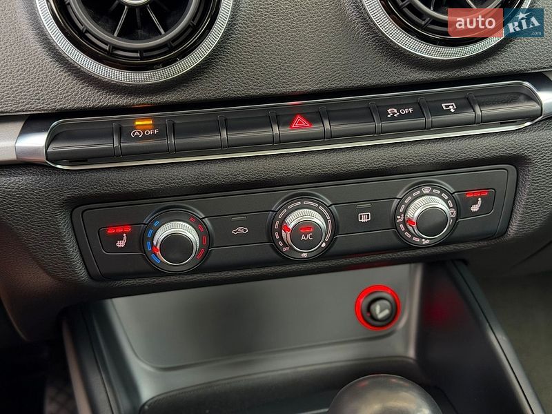 Седан Audi A3 2016 в Киеве