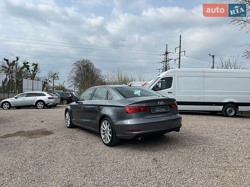 Седан Audi A3 2015 в Рівному