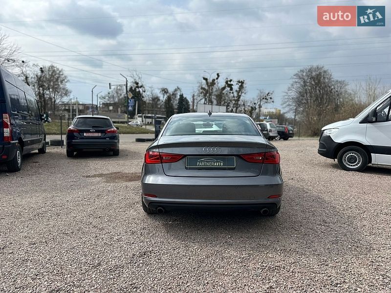 Седан Audi A3 2015 в Рівному