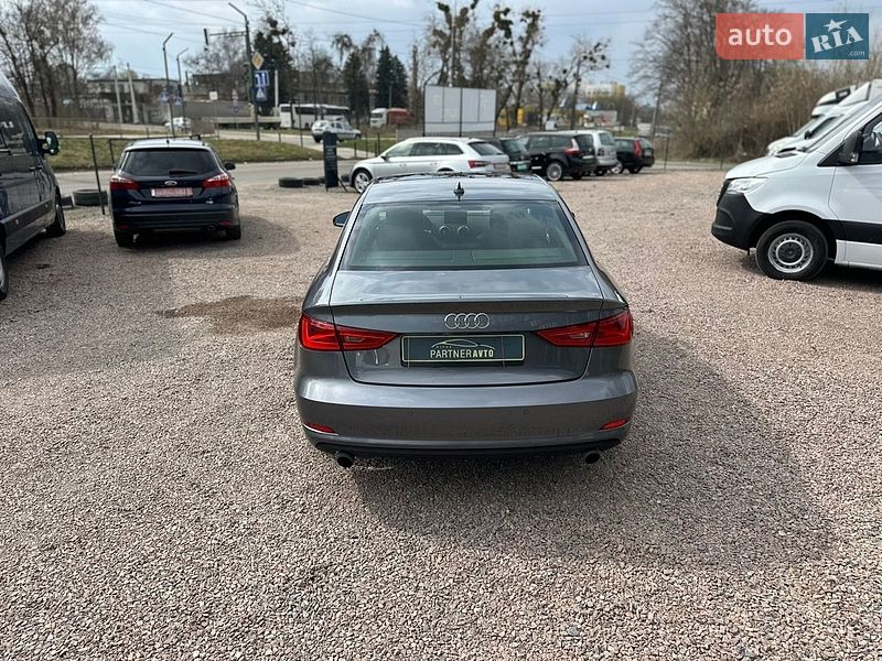 Седан Audi A3 2015 в Рівному
