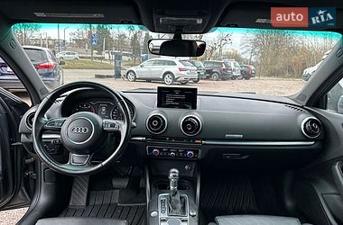 Седан Audi A3 2015 в Рівному