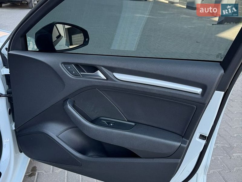 Седан Audi A3 2015 в Тернополі