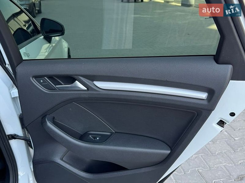Седан Audi A3 2015 в Тернополі