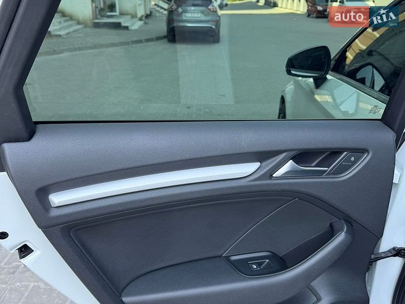 Седан Audi A3 2015 в Тернополі