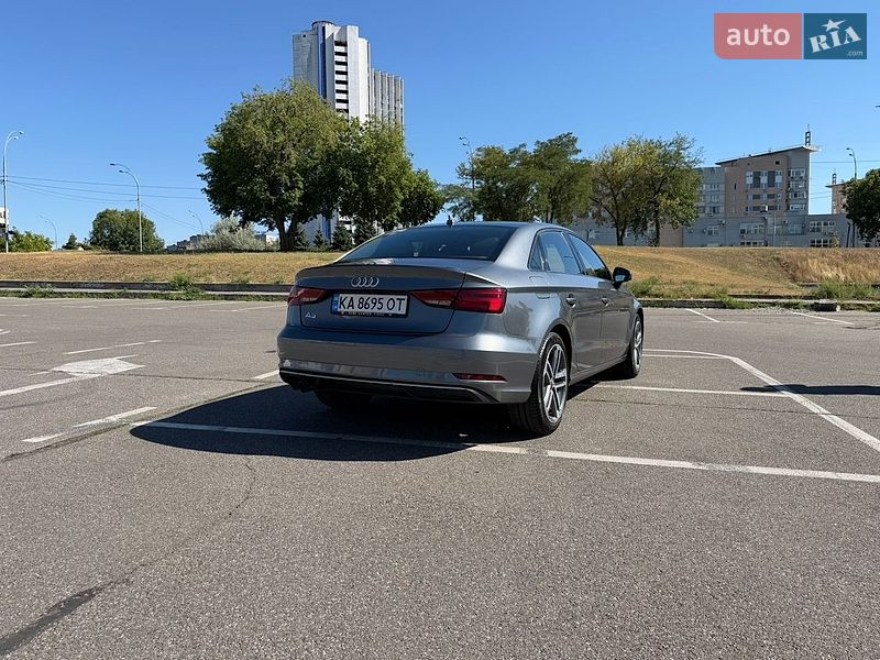Седан Audi A3 2016 в Киеве