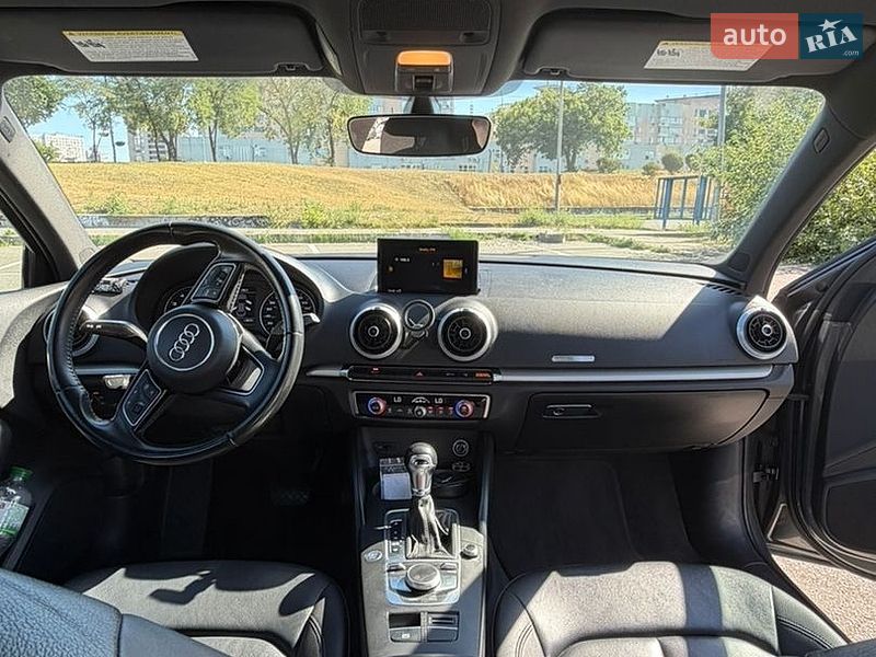 Седан Audi A3 2016 в Киеве