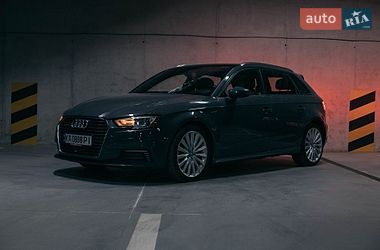 Хэтчбек Audi A3 2017 в Киеве