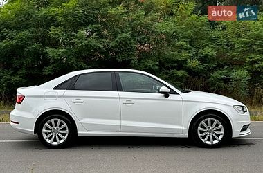 Седан Audi A3 2015 в Малине