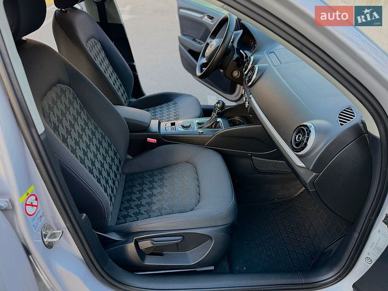 Седан Audi A3 2013 в Киеве