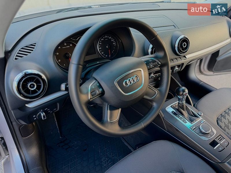 Седан Audi A3 2013 в Киеве