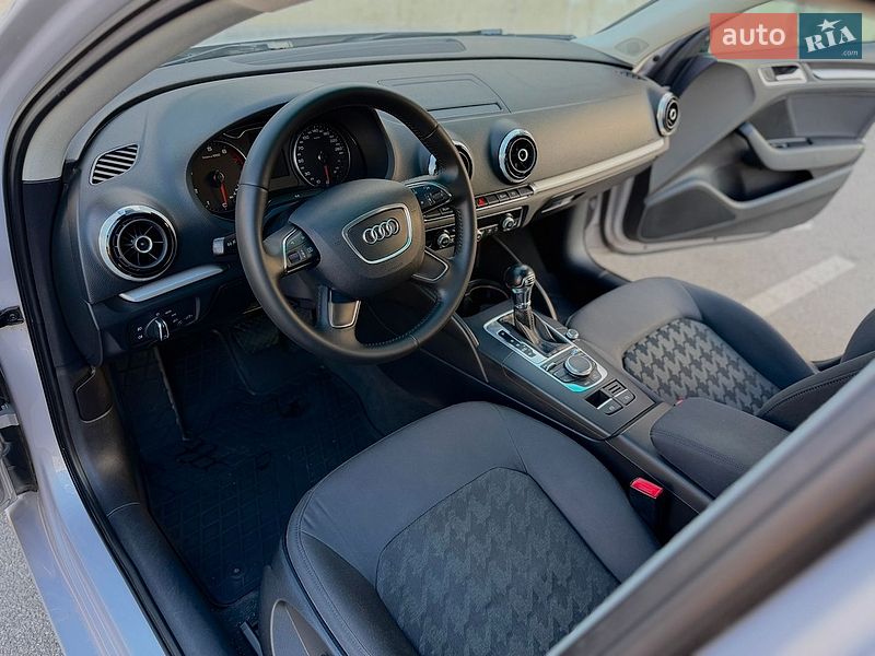 Седан Audi A3 2013 в Киеве