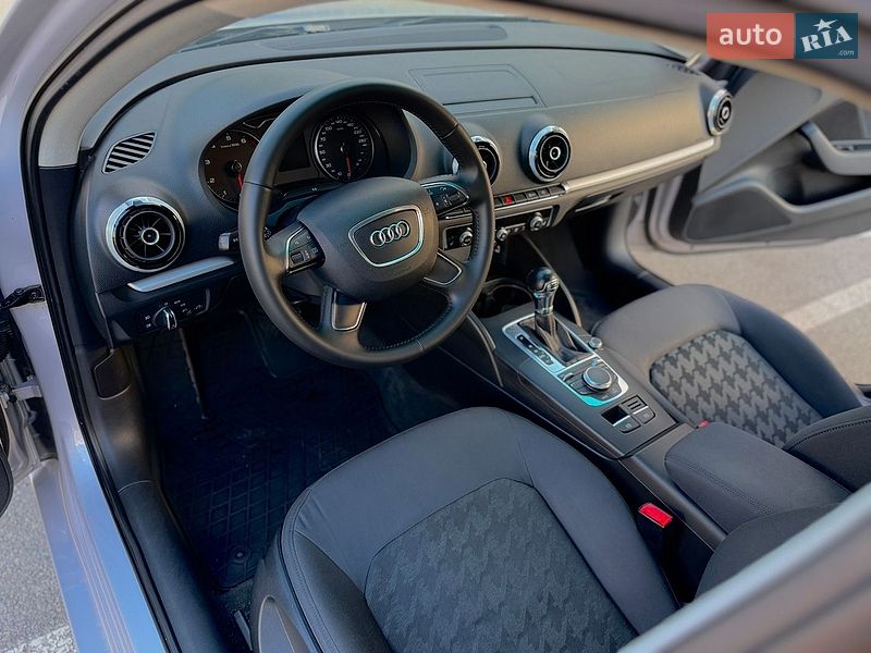 Седан Audi A3 2013 в Киеве