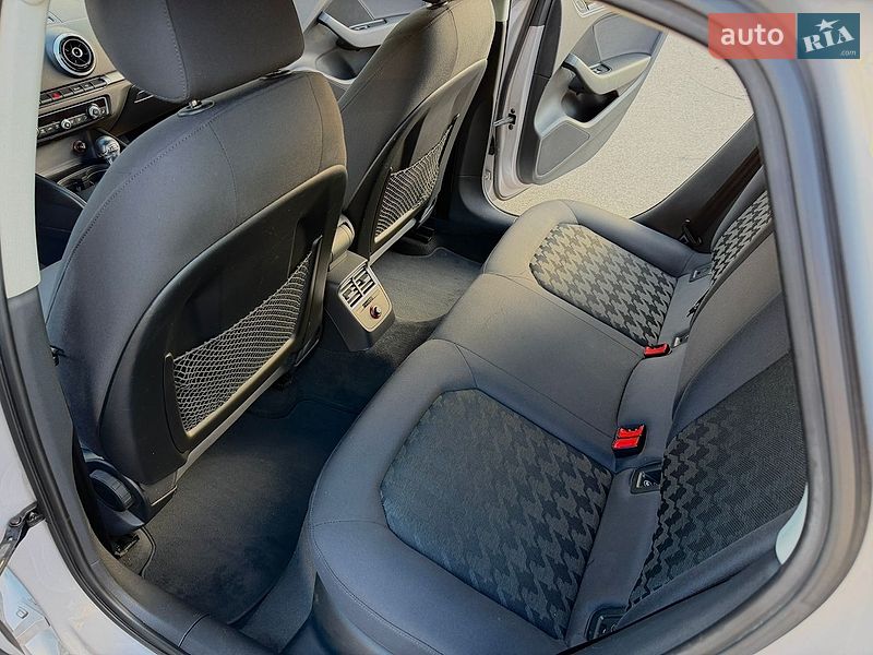 Седан Audi A3 2013 в Киеве