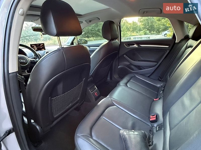 Седан Audi A3 2015 в Киеве