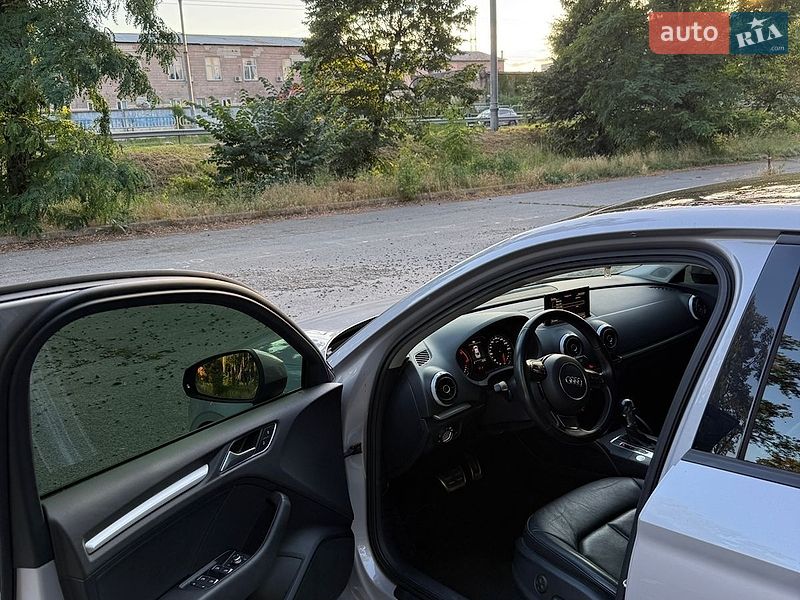Седан Audi A3 2015 в Киеве
