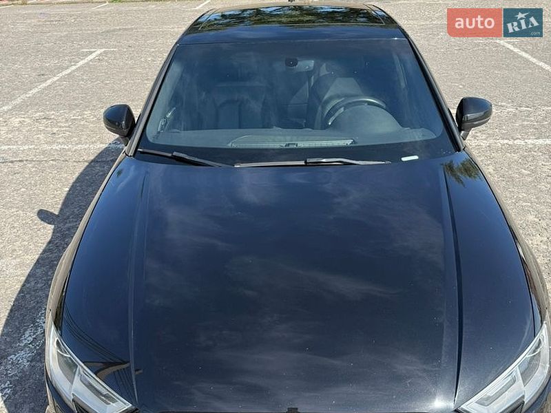 Седан Audi A3 2017 в Киеве