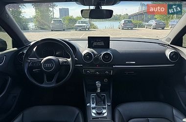 Седан Audi A3 2017 в Киеве