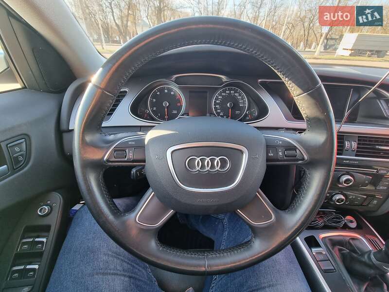 Седан Audi A4 2013 в Николаеве