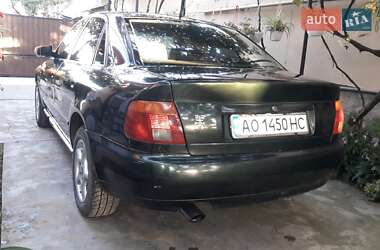 Седан Audi A4 1995 в Виноградове