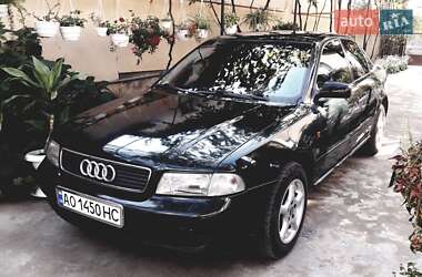 Седан Audi A4 1995 в Виноградове
