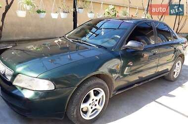 Седан Audi A4 1995 в Виноградове