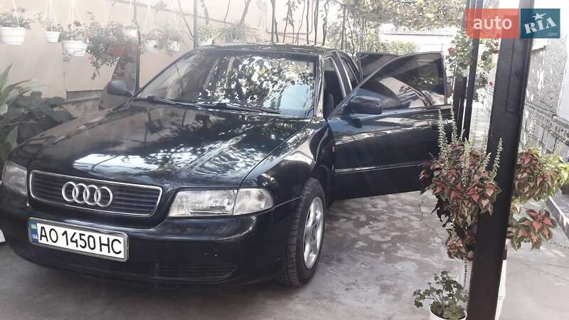 Седан Audi A4 1995 в Виноградове