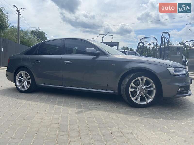 Седан Audi A4 2015 в Львове