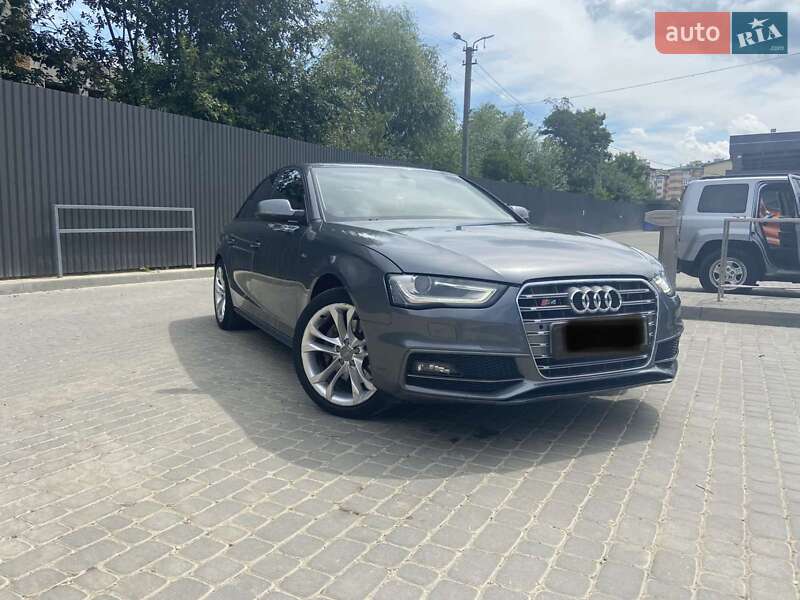 Седан Audi A4 2015 в Львове