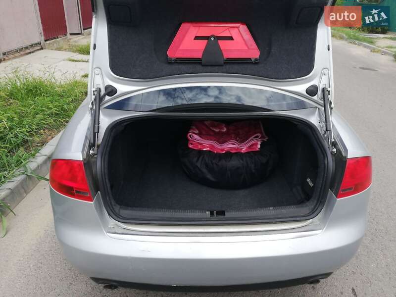 Седан Audi A4 2005 в Рени