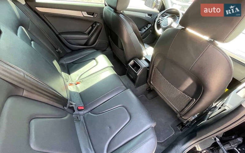 Седан Audi A4 2013 в Стрые