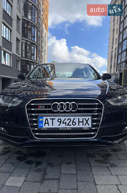 Седан Audi A4 2014 в Ивано-Франковске